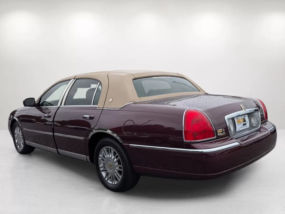 2006 Lincoln Town Car Designer Series (1LNHM83WX6Y) with an Other engine, located at 3959 U.S. 80 W, Phenix City, AL, 36870, (334) 297-4885, 32.469296, -85.135185 - 2006 Lincoln Town Car Designer Series - Photo#6