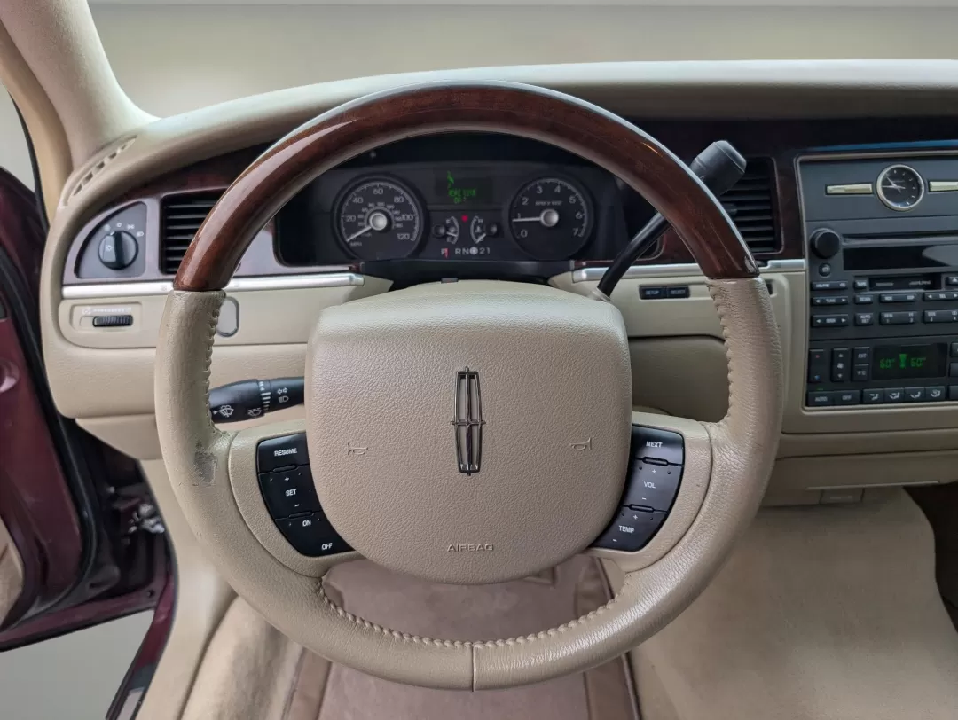 2006 Lincoln Town Car Designer Series (1LNHM83WX6Y) with an Other engine, located at 3959 U.S. 80 W, Phenix City, AL, 36870, (334) 297-4885, 32.469296, -85.135185 - 2006 Lincoln Town Car Designer Series - Photo#14