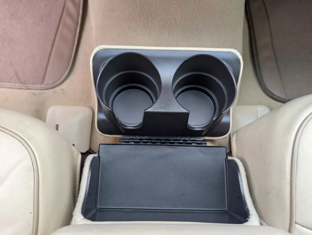 2006 Lincoln Town Car Designer Series (1LNHM83WX6Y) with an Other engine, located at 3959 U.S. 80 W, Phenix City, AL, 36870, (334) 297-4885, 32.469296, -85.135185 - 2006 Lincoln Town Car Designer Series - Photo#15