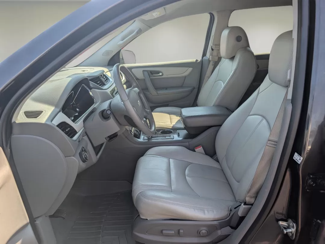 2016 /Dark Titanium/Light Titanium Chevrolet Traverse LT (1GNKRHKD5GJ) with an Other engine, located at 3959 U.S. 80 W, Phenix City, AL, 36870, (334) 297-4885, 32.469296, -85.135185 - 2016 Chevrolet Traverse LT - Photo#10