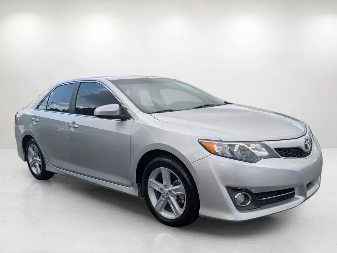 2014 Toyota Camry SE (4T1BF1FK6EU) with an Other engine, located at 7000 Northlake Connector, Columbus, GA, 31904, (706) 987-8085, 32.524975, -84.978134 - Are you seeking a dependable vehicle that fits seamlessly into your busy lifestyle? Look no further than this **2014 Toyota Camry** available now at **Gils Auto**, a trusted buy here pay here dealership located at **3959 U.S. 80 W, Phenix City, AL 36870**. With its spacious interior and reliable per - Photo#2