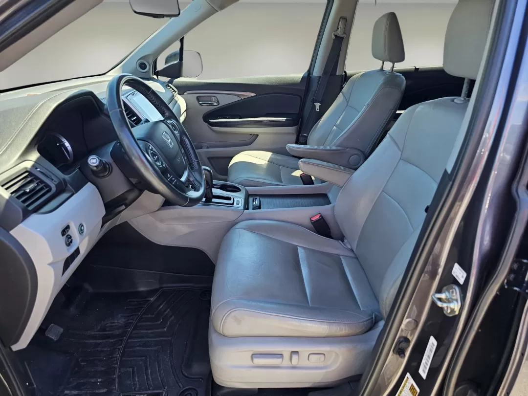 2017 Honda Pilot EX-L (5FNYF5H88HB) with an Other engine, located at 3959 U.S. 80 W, Phenix City, AL, 36870, (334) 297-4885, 32.469296, -85.135185 - 2017 Honda Pilot EX-L - Photo#9