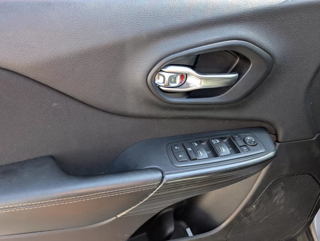 2017 /Black Jeep Cherokee Altitude (1C4PJLAB0HW) with an Other engine, located at 3959 U.S. 80 W, Phenix City, AL, 36870, (334) 297-4885, 32.469296, -85.135185 - Are you ready to elevate your adventures and embrace a lifestyle filled with exploration and comfort? The 2017 Jeep Cherokee Altitude is the perfect companion for those looking to blend practicality with style. Whether you're navigating daily commutes, embarking on family road trips, or enjoying wee - Photo#8