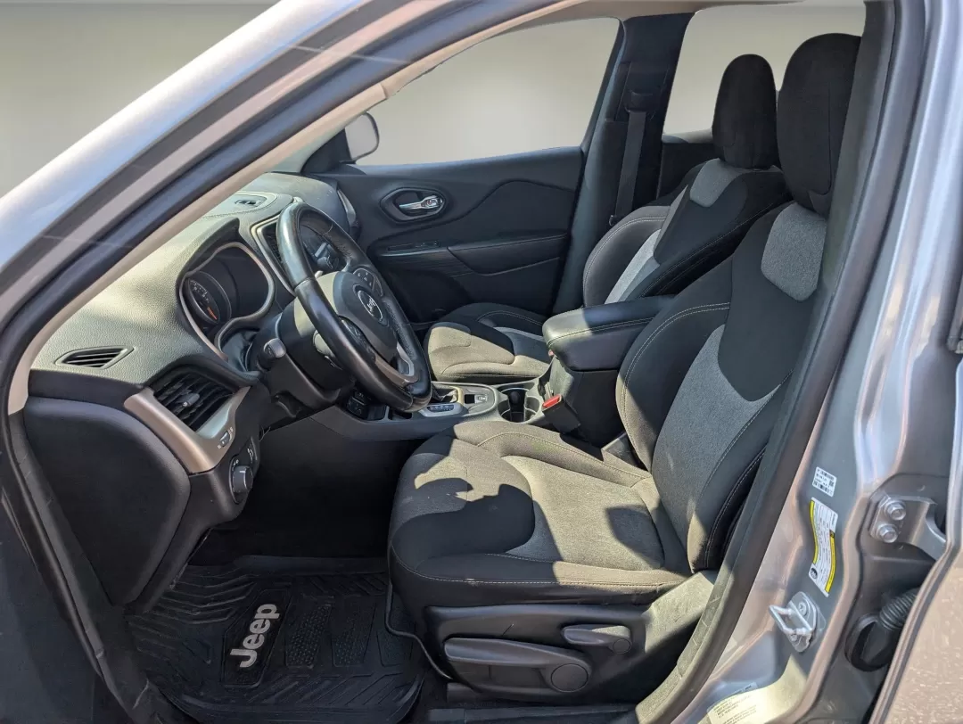 2017 /Black Jeep Cherokee Altitude (1C4PJLAB0HW) with an Other engine, located at 3959 U.S. 80 W, Phenix City, AL, 36870, (334) 297-4885, 32.469296, -85.135185 - Are you ready to elevate your adventures and embrace a lifestyle filled with exploration and comfort? The 2017 Jeep Cherokee Altitude is the perfect companion for those looking to blend practicality with style. Whether you're navigating daily commutes, embarking on family road trips, or enjoying wee - Photo#9