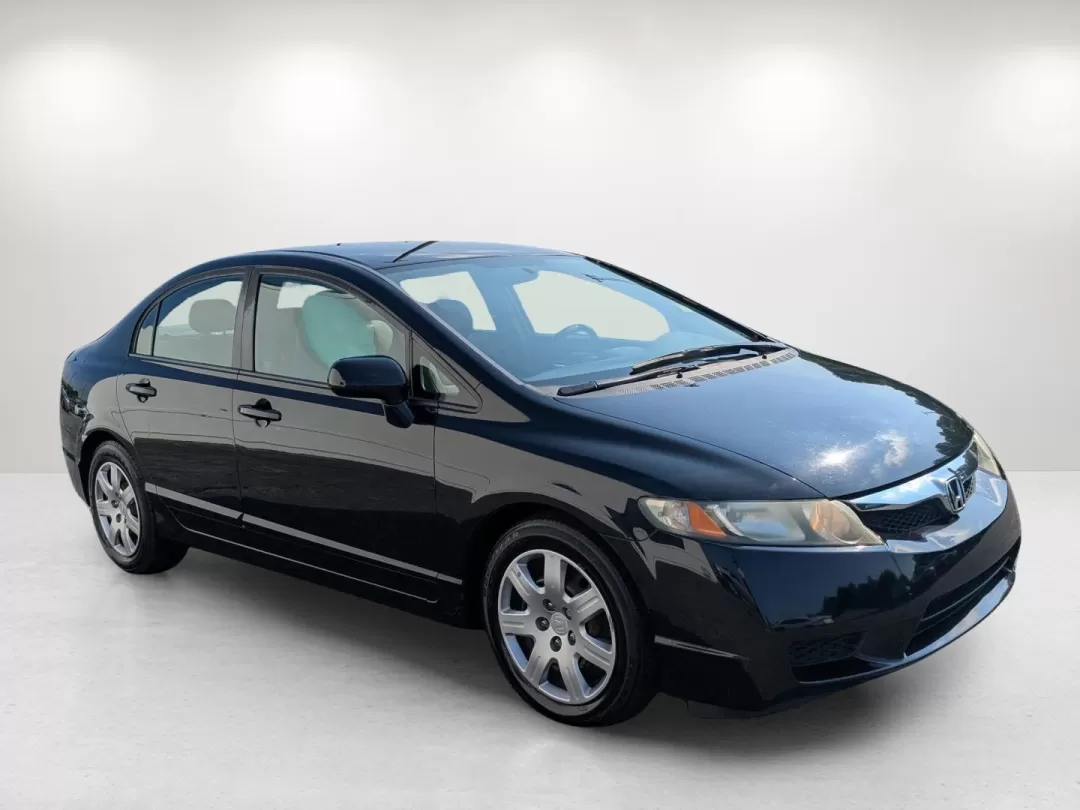2011 Honda Civic Sdn LX (19XFA1F50BE) with an Other engine, located at 1430 Gateway Drive, Opelika, AL, 36801, (334) 239-0944, 32.637871, -85.409790 - **Discover Your Perfect Commuter Companion: 2011 Honda Civic LX at Gils Auto in Phenix City!**<br /> <br /> Are you on the hunt for a reliable, efficient, and stylish vehicle to enhance your daily commute or weekend adventures? Look no further! The 2011 Honda Civic LX, available at Gils Auto in Phen - Photo#2