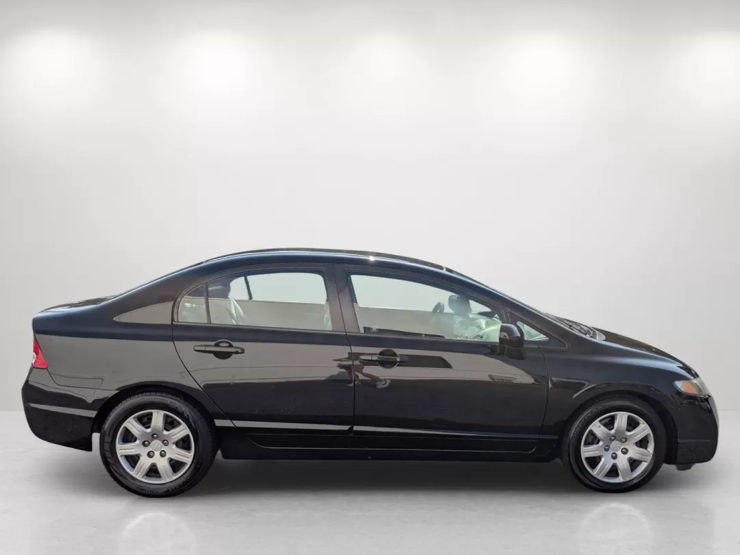 2011 Honda Civic Sdn LX (19XFA1F50BE) with an Other engine, located at 1430 Gateway Drive, Opelika, AL, 36801, (334) 239-0944, 32.637871, -85.409790 - **Discover Your Perfect Commuter Companion: 2011 Honda Civic LX at Gils Auto in Phenix City!**<br /> <br /> Are you on the hunt for a reliable, efficient, and stylish vehicle to enhance your daily commute or weekend adventures? Look no further! The 2011 Honda Civic LX, available at Gils Auto in Phen - Photo#3