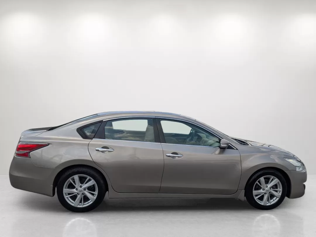 2014 /Beige Nissan Altima 2.5 SL (1N4AL3AP9EC) with an Other engine, located at 3959 U.S. 80 W, Phenix City, AL, 36870, (334) 297-4885, 32.469296, -85.135185 - Discover a whole new driving experience with the 2014 Nissan Altima 2.5 SL, a remarkable sedan designed with your lifestyle in mind. Whether you're navigating the bustling streets of Phenix City, AL, or embarking on a weekend adventure to nearby attractions like Lake Harding, this car delivers both - Photo#4