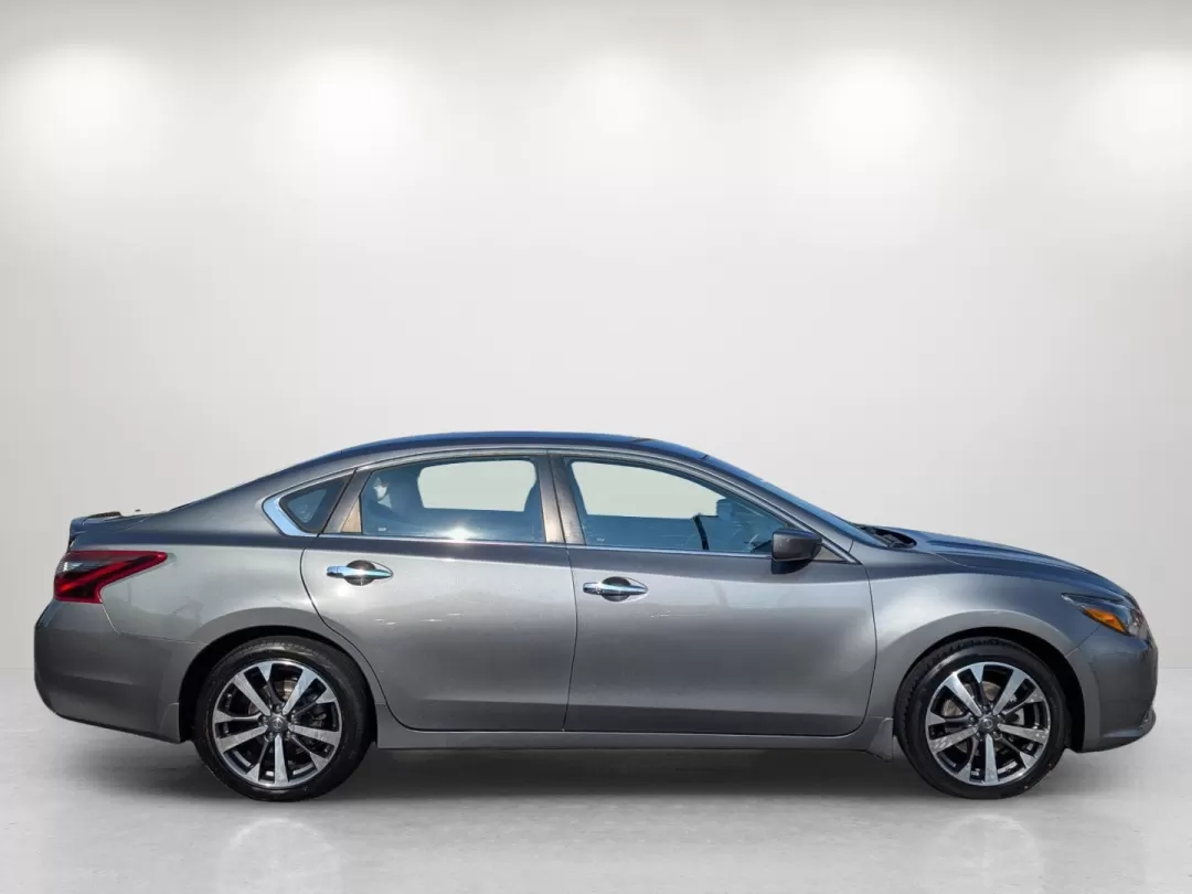 2017 /Sport Interior Nissan Altima 2.5 SR (1N4AL3AP0HN) with an Other engine, located at 7000 Northlake Connector, Columbus, GA, 31904, (706) 987-8085, 32.524975, -84.978134 - **Discover Your Next Adventure with the 2017 Nissan Altima 2.5 SR!**<br /> <br /> Are you ready to elevate your daily commute or embark on your next weekend getaway? If you're looking for a versatile sedan that combines style, comfort, and reliability, the 2017 Nissan Altima 2.5 SR is the perfect ve - Photo#3