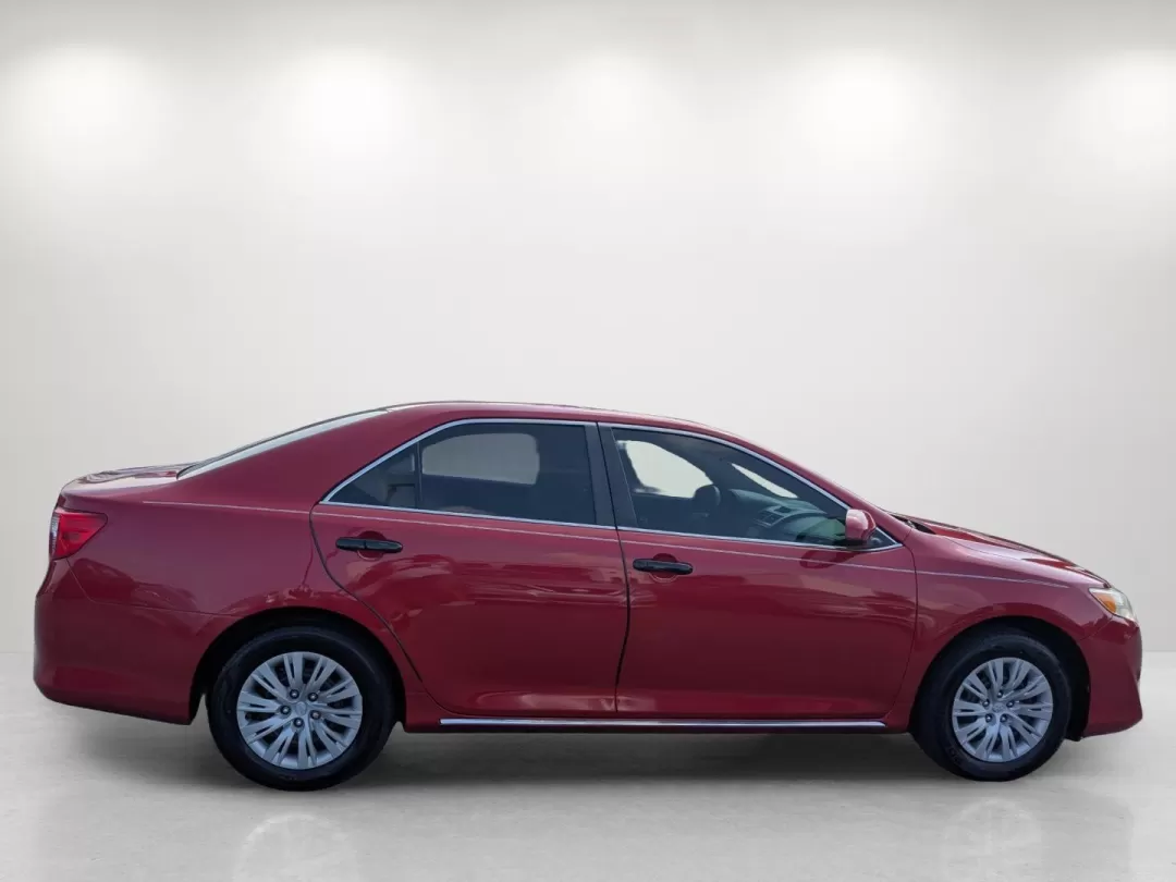 2013 Toyota Camry LE (4T1BF1FK1DU) with an Other engine, located at 1430 Gateway Drive, Opelika, AL, 36801, (334) 239-0944, 32.637871, -85.409790 - **Discover the Perfect Blend of Reliability and Comfort with the 2013 Toyota Camry at Gils Auto!**<br /> <br /> Are you searching for a dependable vehicle that fits seamlessly into your busy lifestyle? Look no further than Gils Auto, your trusted Buy Here Pay Here dealership in Phenix City, AL. Our - Photo#3