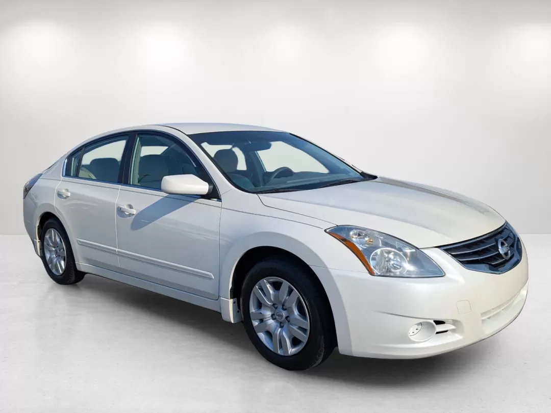 2010 /Blonde Nissan Altima 2.5 S (1N4AL2AP3AC) with an Other engine, located at 3959 U.S. 80 W, Phenix City, AL, 36870, (334) 297-4885, 32.469296, -85.135185 - Discover the perfect blend of style, comfort, and reliability with the 2010 Nissan Altima 2.5 S, now available at Gils Auto in Phenix City, AL. Whether you're a daily commuter navigating the bustling streets of downtown or a family looking for a dependable vehicle to embark on weekend adventures, th - Photo#2