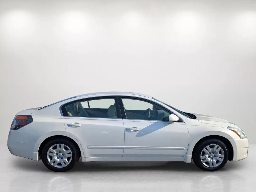 2010 /Blonde Nissan Altima 2.5 S (1N4AL2AP3AC) with an Other engine, located at 3959 U.S. 80 W, Phenix City, AL, 36870, (334) 297-4885, 32.469296, -85.135185 - Discover the perfect blend of style, comfort, and reliability with the 2010 Nissan Altima 2.5 S, now available at Gils Auto in Phenix City, AL. Whether you're a daily commuter navigating the bustling streets of downtown or a family looking for a dependable vehicle to embark on weekend adventures, th - Photo#3