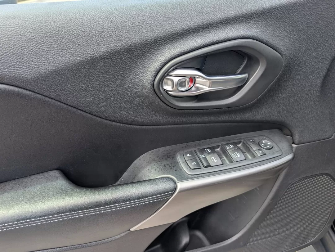 2020 /Black Jeep Cherokee Latitude Plus (1C4PJLLB1LD) with an Other engine, located at 3959 U.S. 80 W, Phenix City, AL, 36870, (334) 297-4885, 32.469296, -85.135185 - **Experience the Adventure with the 2020 Jeep Cherokee Latitude Plus in Phenix City!**<br /> <br /> Are you ready to elevate your weekend excursions or tackle daily commutes with style and confidence? The 2020 Jeep Cherokee Latitude Plus is the perfect choice for those seeking a versatile and reliab - Photo#9