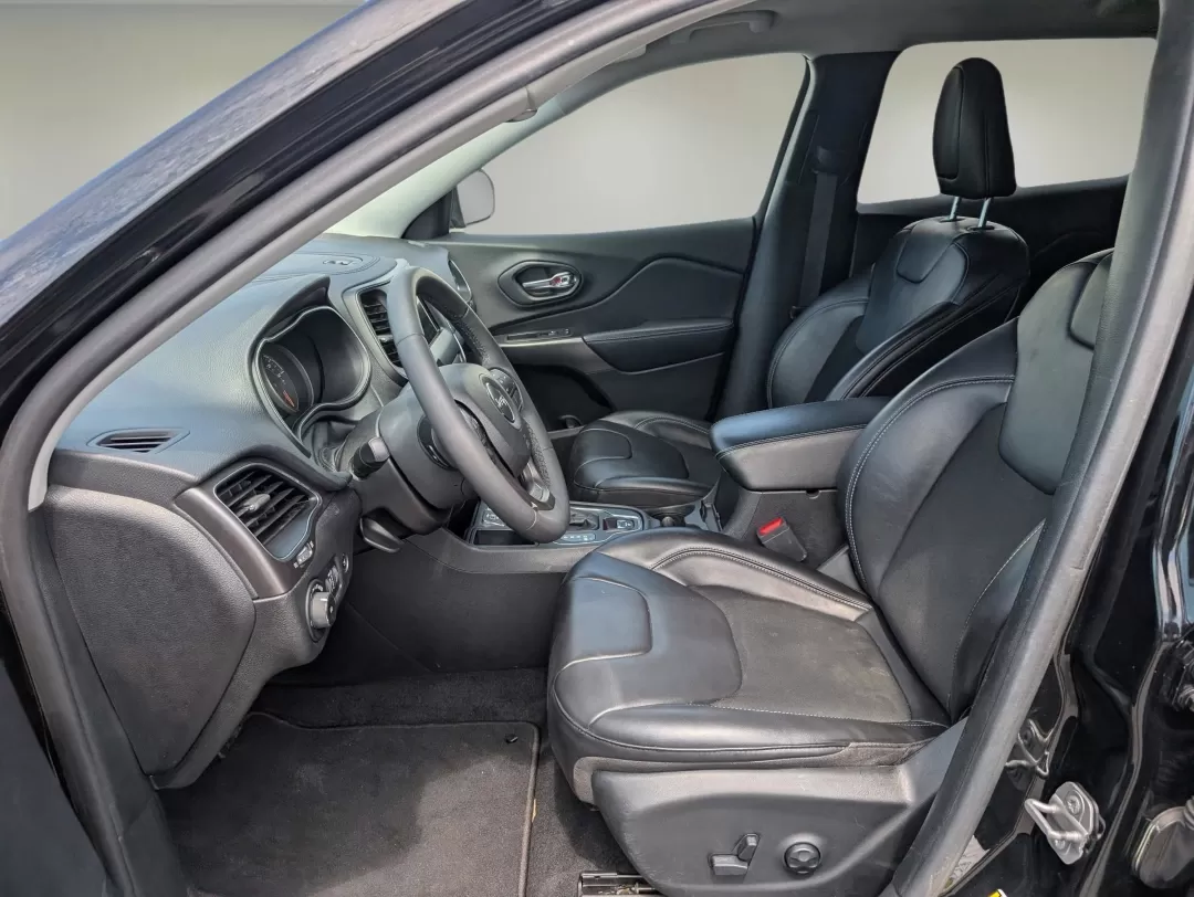 2020 /Black Jeep Cherokee Latitude Plus (1C4PJLLB1LD) with an Other engine, located at 5115 14th Ave., Columbus, GA, 31904, (706) 323-0345, 32.511494, -84.971046 - **Experience the Adventure with the 2020 Jeep Cherokee Latitude Plus in Phenix City!**<br /> <br /> Are you ready to elevate your weekend excursions or tackle daily commutes with style and confidence? The 2020 Jeep Cherokee Latitude Plus is the perfect choice for those seeking a versatile and reliab - Photo#9