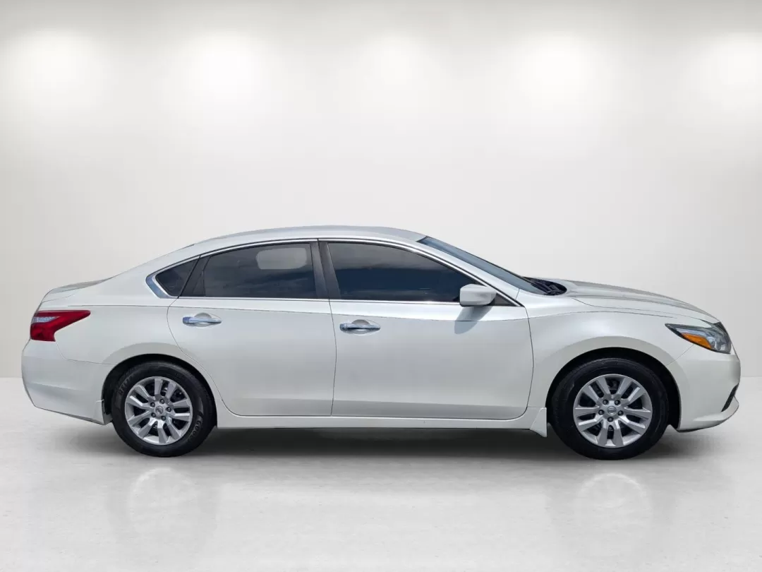 2016 /Charcoal Nissan Altima 2.5 S (1N4AL3AP2GC) with an Other engine, located at 3959 U.S. 80 W, Phenix City, AL, 36870, (334) 297-4885, 32.469296, -85.135185 - **Unlock the Perfect Blend of Style and Reliability with the 2016 Nissan Altima at Gils Auto in Phenix City!**<br /> <br /> Are you in the market for a vehicle that seamlessly fits into your active lifestyle while offering the reliability and comfort you deserve? Look no further than the 2016 Nissan - Photo#4
