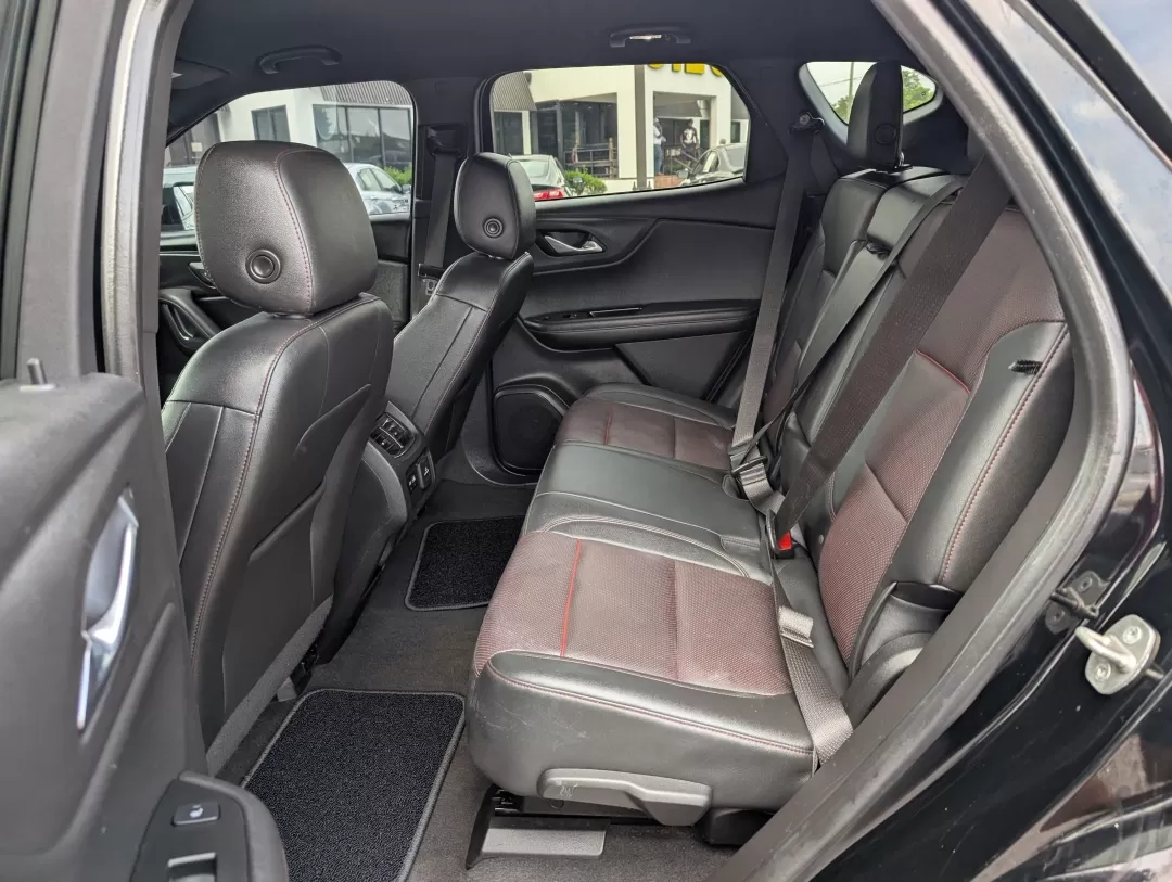 2020 /Jet Black Chevrolet Blazer RS (3GNKBERS2LS) with an Other engine, located at 3959 U.S. 80 W, Phenix City, AL, 36870, (334) 297-4885, 32.469296, -85.135185 - Discover the perfect blend of style, comfort, and functionality with this stunning 2020 Chevrolet Blazer RS, available now at Gils Auto in Phenix City, AL. Whether you're navigating daily commutes, embarking on weekend adventures, or accommodating a growing family, this SUV has everything you need t - Photo#8