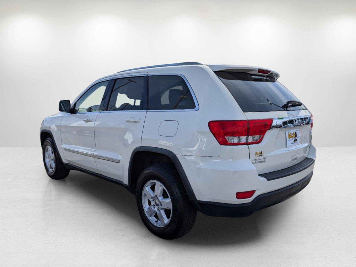 2012 Stone White /Dark Graystone/Medium Graystone Jeep Grand Cherokee Laredo (1C4RJFAG1CC) with an Gas/Ethanol V6 3.6L/220 engine, 5-Speed Automatic transmission, located at 804 22nd Ave, Phenix City, AL, 36870, (334) 297-1860, 32.484749, -85.024475 - 2012 Jeep Grand Cherokee Laredo - Photo#6