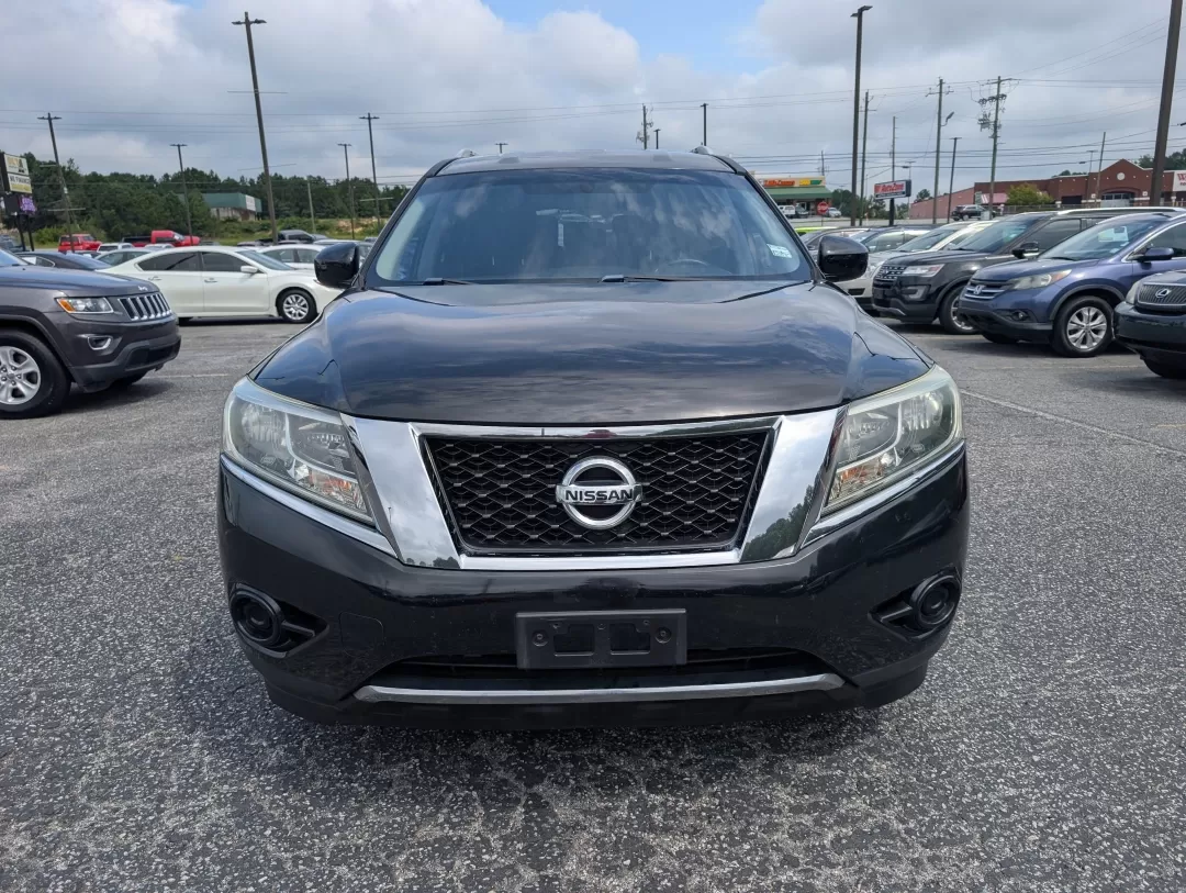 2015 /Charcoal Nissan Pathfinder S (5N1AR2MN4FC) with an Other engine, located at 3959 U.S. 80 W, Phenix City, AL, 36870, (334) 297-4885, 32.469296, -85.135185 - **Discover Your Next Adventure with the 2015 Nissan Pathfinder at Gils Auto Phenix City** <br /> If you're searching for a reliable SUV that can comfortably accommodate the entire family while also being perfect for weekend getaways, look no further than the 2015 Nissan Pathfinder! This versatile - Photo#1