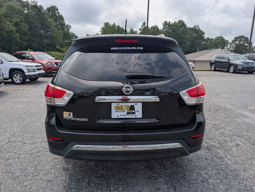 2015 /Charcoal Nissan Pathfinder S (5N1AR2MN4FC) with an Other engine, located at 3959 U.S. 80 W, Phenix City, AL, 36870, (334) 297-4885, 32.469296, -85.135185 - **Discover Your Next Adventure with the 2015 Nissan Pathfinder at Gils Auto Phenix City** <br /> If you're searching for a reliable SUV that can comfortably accommodate the entire family while also being perfect for weekend getaways, look no further than the 2015 Nissan Pathfinder! This versatile - Photo#5