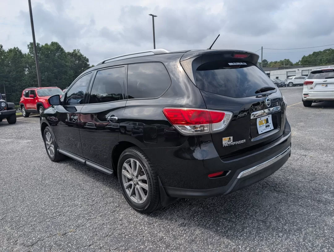 2015 /Charcoal Nissan Pathfinder S (5N1AR2MN4FC) with an Other engine, located at 3959 U.S. 80 W, Phenix City, AL, 36870, (334) 297-4885, 32.469296, -85.135185 - **Discover Your Next Adventure with the 2015 Nissan Pathfinder at Gils Auto Phenix City** <br /> If you're searching for a reliable SUV that can comfortably accommodate the entire family while also being perfect for weekend getaways, look no further than the 2015 Nissan Pathfinder! This versatile - Photo#6
