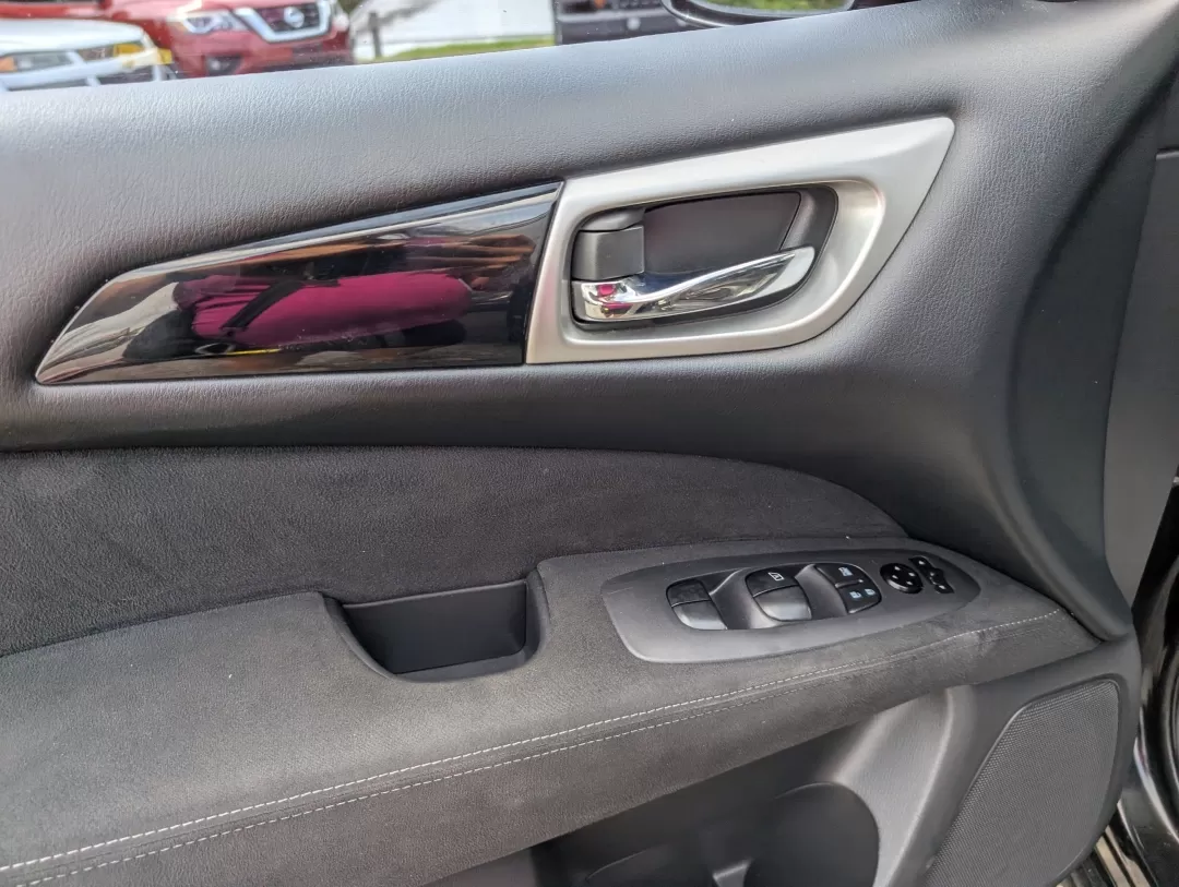 2015 /Charcoal Nissan Pathfinder S (5N1AR2MN4FC) with an Other engine, located at 3959 U.S. 80 W, Phenix City, AL, 36870, (334) 297-4885, 32.469296, -85.135185 - **Discover Your Next Adventure with the 2015 Nissan Pathfinder at Gils Auto Phenix City** <br /> If you're searching for a reliable SUV that can comfortably accommodate the entire family while also being perfect for weekend getaways, look no further than the 2015 Nissan Pathfinder! This versatile - Photo#8