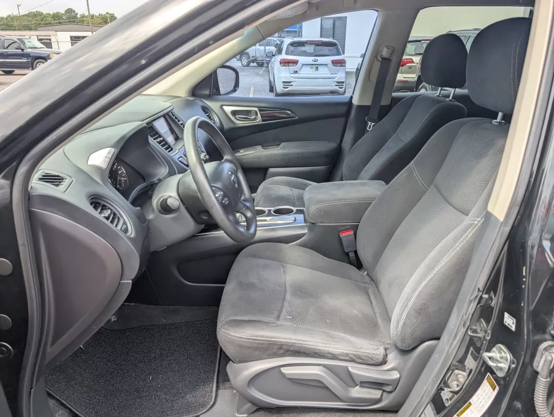 2015 /Charcoal Nissan Pathfinder S (5N1AR2MN4FC) with an Other engine, located at 3959 U.S. 80 W, Phenix City, AL, 36870, (334) 297-4885, 32.469296, -85.135185 - **Discover Your Next Adventure with the 2015 Nissan Pathfinder at Gils Auto Phenix City** <br /> If you're searching for a reliable SUV that can comfortably accommodate the entire family while also being perfect for weekend getaways, look no further than the 2015 Nissan Pathfinder! This versatile - Photo#9