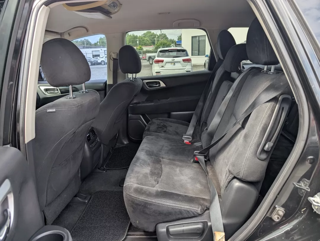 2015 /Charcoal Nissan Pathfinder S (5N1AR2MN4FC) with an Other engine, located at 3959 U.S. 80 W, Phenix City, AL, 36870, (334) 297-4885, 32.469296, -85.135185 - **Discover Your Next Adventure with the 2015 Nissan Pathfinder at Gils Auto Phenix City** <br /> If you're searching for a reliable SUV that can comfortably accommodate the entire family while also being perfect for weekend getaways, look no further than the 2015 Nissan Pathfinder! This versatile - Photo#10