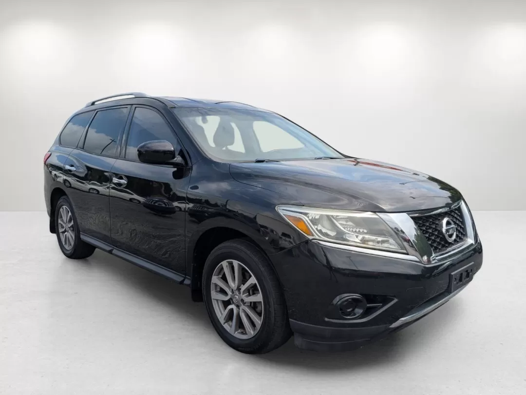 2015 /Charcoal Nissan Pathfinder S (5N1AR2MN4FC) with an Other engine, located at 3959 U.S. 80 W, Phenix City, AL, 36870, (334) 297-4885, 32.469296, -85.135185 - **Discover Your Next Adventure with the 2015 Nissan Pathfinder at Gils Auto Phenix City** <br /> If you're searching for a reliable SUV that can comfortably accommodate the entire family while also being perfect for weekend getaways, look no further than the 2015 Nissan Pathfinder! This versatile - Photo#3