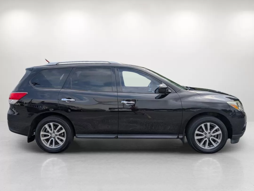 2015 /Charcoal Nissan Pathfinder S (5N1AR2MN4FC) with an Other engine, located at 3959 U.S. 80 W, Phenix City, AL, 36870, (334) 297-4885, 32.469296, -85.135185 - **Discover Your Next Adventure with the 2015 Nissan Pathfinder at Gils Auto Phenix City** <br /> If you're searching for a reliable SUV that can comfortably accommodate the entire family while also being perfect for weekend getaways, look no further than the 2015 Nissan Pathfinder! This versatile - Photo#4