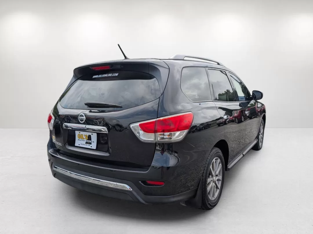 2015 /Charcoal Nissan Pathfinder S (5N1AR2MN4FC) with an Other engine, located at 3959 U.S. 80 W, Phenix City, AL, 36870, (334) 297-4885, 32.469296, -85.135185 - **Discover Your Next Adventure with the 2015 Nissan Pathfinder at Gils Auto Phenix City** <br /> If you're searching for a reliable SUV that can comfortably accommodate the entire family while also being perfect for weekend getaways, look no further than the 2015 Nissan Pathfinder! This versatile - Photo#5