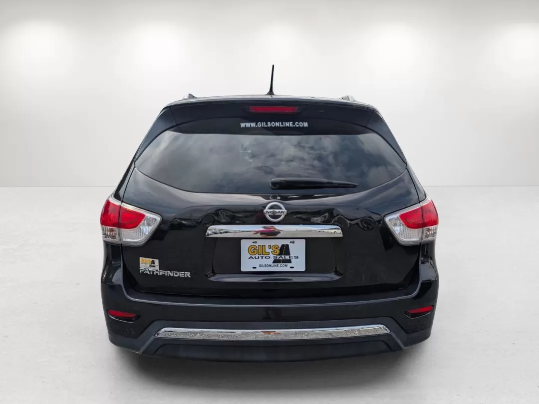 2015 /Charcoal Nissan Pathfinder S (5N1AR2MN4FC) with an Other engine, located at 3959 U.S. 80 W, Phenix City, AL, 36870, (334) 297-4885, 32.469296, -85.135185 - **Discover Your Next Adventure with the 2015 Nissan Pathfinder at Gils Auto Phenix City** <br /> If you're searching for a reliable SUV that can comfortably accommodate the entire family while also being perfect for weekend getaways, look no further than the 2015 Nissan Pathfinder! This versatile - Photo#6