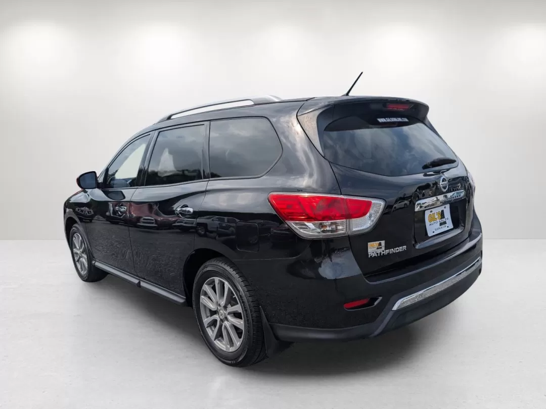 2015 /Charcoal Nissan Pathfinder S (5N1AR2MN4FC) with an Other engine, located at 3959 U.S. 80 W, Phenix City, AL, 36870, (334) 297-4885, 32.469296, -85.135185 - **Discover Your Next Adventure with the 2015 Nissan Pathfinder at Gils Auto Phenix City** <br /> If you're searching for a reliable SUV that can comfortably accommodate the entire family while also being perfect for weekend getaways, look no further than the 2015 Nissan Pathfinder! This versatile - Photo#7