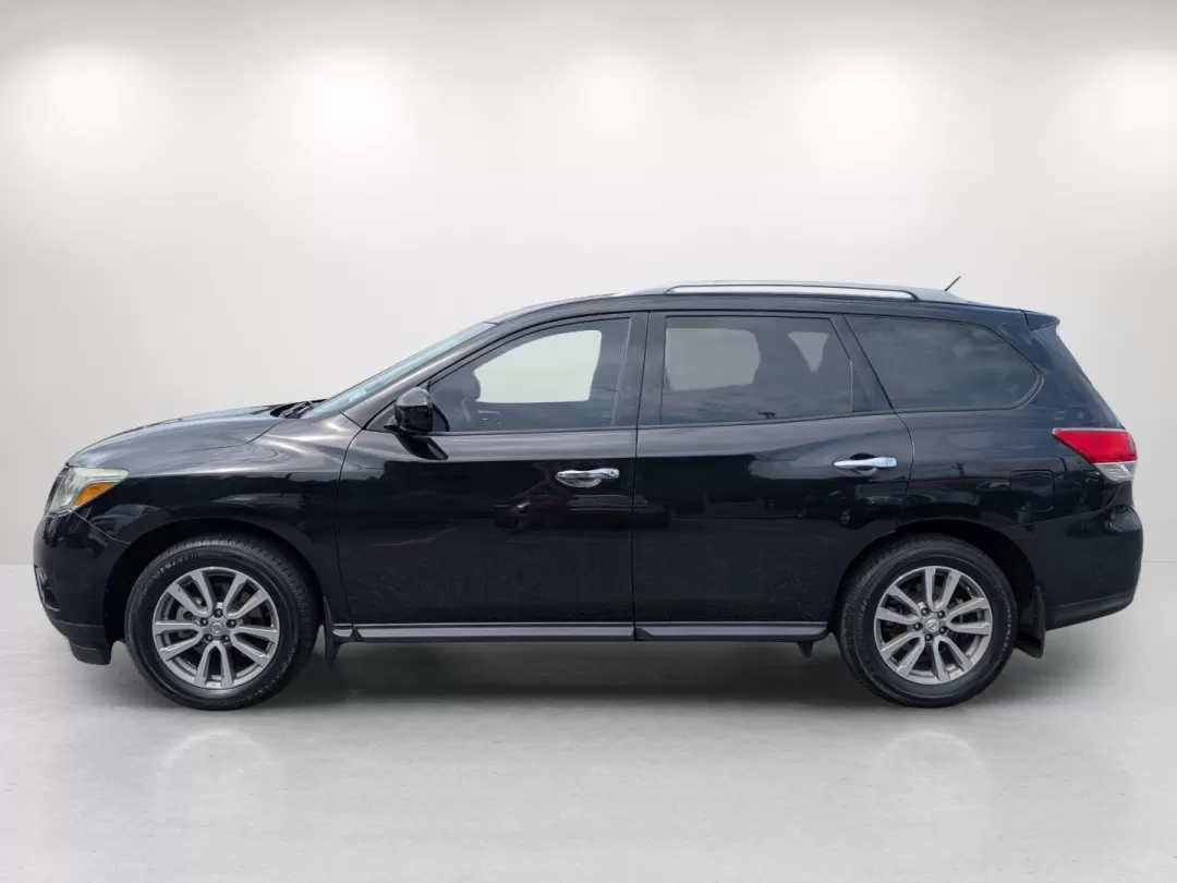 2015 /Charcoal Nissan Pathfinder S (5N1AR2MN4FC) with an Other engine, located at 3959 U.S. 80 W, Phenix City, AL, 36870, (334) 297-4885, 32.469296, -85.135185 - **Discover Your Next Adventure with the 2015 Nissan Pathfinder at Gils Auto Phenix City** <br /> If you're searching for a reliable SUV that can comfortably accommodate the entire family while also being perfect for weekend getaways, look no further than the 2015 Nissan Pathfinder! This versatile - Photo#8