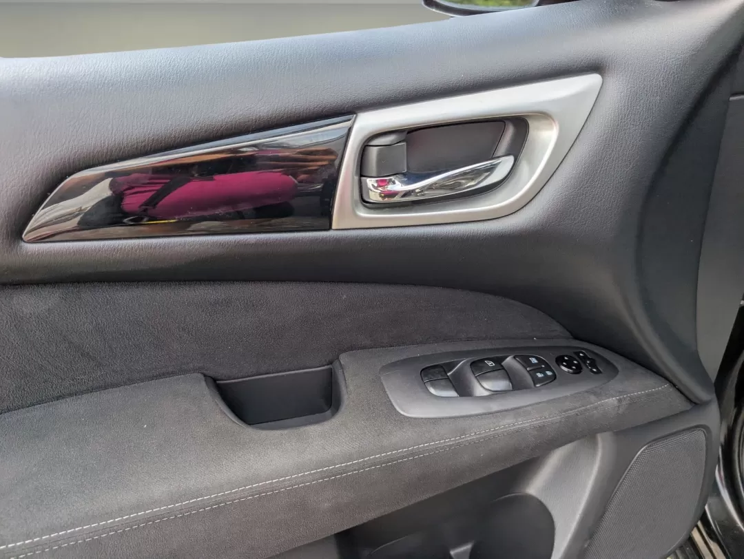 2015 /Charcoal Nissan Pathfinder S (5N1AR2MN4FC) with an Other engine, located at 3959 U.S. 80 W, Phenix City, AL, 36870, (334) 297-4885, 32.469296, -85.135185 - **Discover Your Next Adventure with the 2015 Nissan Pathfinder at Gils Auto Phenix City** <br /> If you're searching for a reliable SUV that can comfortably accommodate the entire family while also being perfect for weekend getaways, look no further than the 2015 Nissan Pathfinder! This versatile - Photo#9