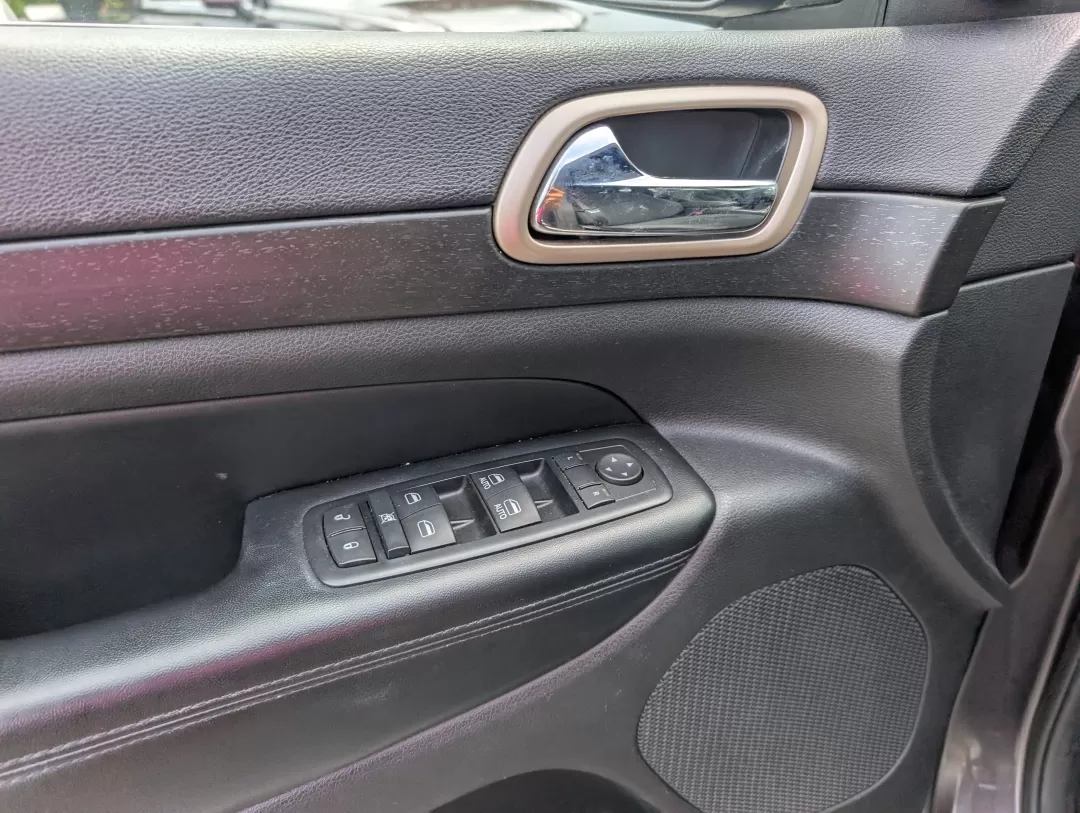 2015 /Black Jeep Grand Cherokee Laredo (1C4RJEAG9FC) with an Other engine, located at 3959 U.S. 80 W, Phenix City, AL, 36870, (334) 297-4885, 32.469296, -85.135185 - **Unleash Your Adventurous Spirit with This 2015 Jeep Grand Cherokee Laredo!**<br /> <br /> Are you ready to elevate your lifestyle and embark on unforgettable journeys? The 2015 Jeep Grand Cherokee Laredo is not just a vehicle; it's an experience waiting to happen. Designed for those who crave adve - Photo#8