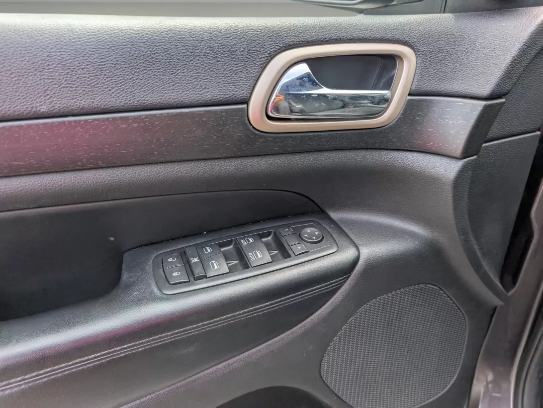 2015 /Black Jeep Grand Cherokee Laredo (1C4RJEAG9FC) with an Other engine, located at 3959 U.S. 80 W, Phenix City, AL, 36870, (334) 297-4885, 32.469296, -85.135185 - **Unleash Your Adventurous Spirit with This 2015 Jeep Grand Cherokee Laredo!**<br /> <br /> Are you ready to elevate your lifestyle and embark on unforgettable journeys? The 2015 Jeep Grand Cherokee Laredo is not just a vehicle; it's an experience waiting to happen. Designed for those who crave adve - Photo#9