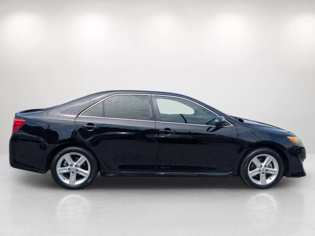 2013 Toyota Camry SE (4T1BF1FK5DU) with an Other engine, located at 1430 Gateway Drive, Opelika, AL, 36801, (334) 239-0944, 32.637871, -85.409790 - Are you ready to upgrade your daily drive with a reliable sedan that combines style and efficiency? Look no further than this stunning 2013 Toyota Camry SE, available now at Gils Auto in Phenix City, AL! Whether you're commuting through the bustling streets of downtown or running errands around the - Photo#7
