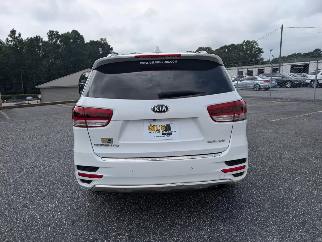 2017 /Satin Black Kia Sorento SXL V6 (5XYPK4A59HG) with an Other engine, located at 3959 U.S. 80 W, Phenix City, AL, 36870, (334) 297-4885, 32.469296, -85.135185 - Are you ready to elevate your family adventures or daily commutes with a vehicle that strikes the perfect balance between comfort, style, and reliability? Look no further than this stunning 2017 Kia Sorento SXL V6, now available at Gils Auto in Phenix City, AL. Whether you're navigating the bustling - Photo#5
