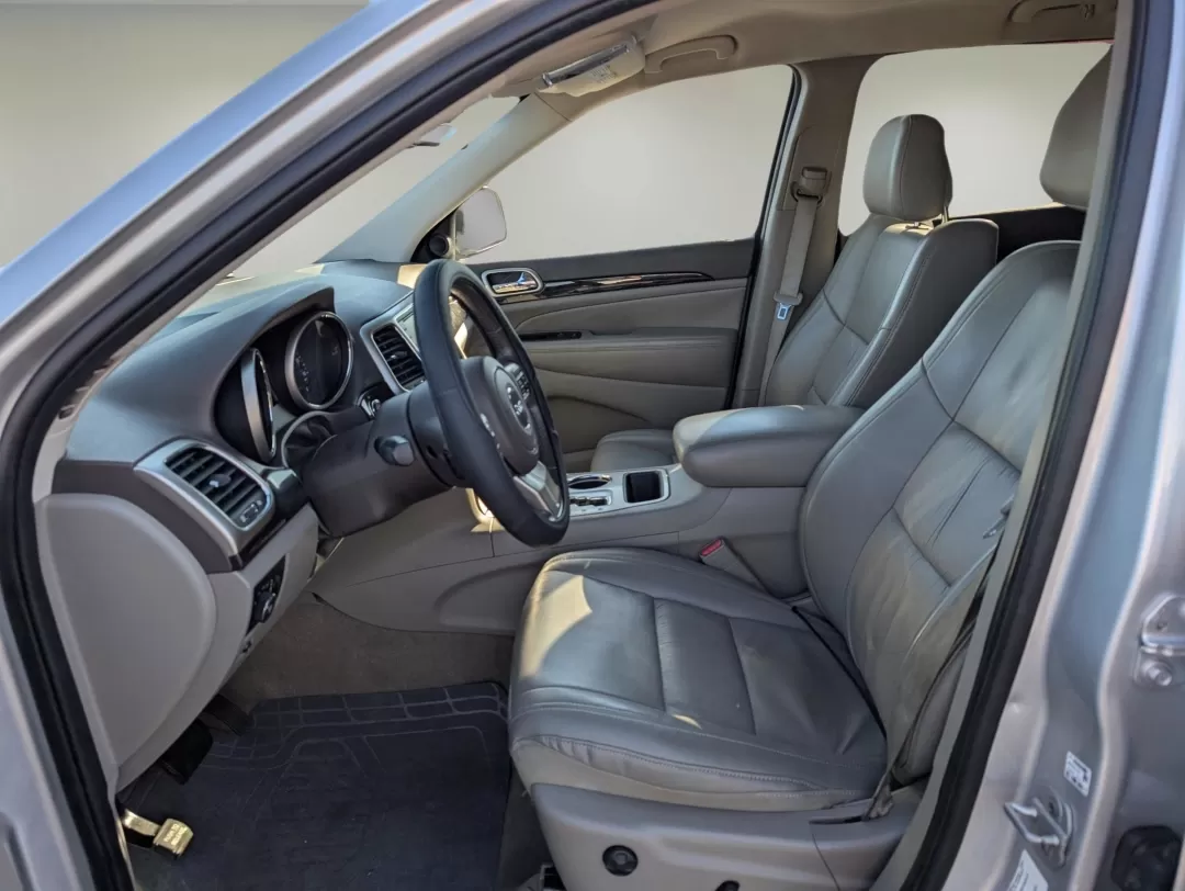 2011 /Dark Graystone/Medium Graystone Interior Jeep Grand Cherokee Laredo (1J4RS4GG3BC) with an Other engine, located at 3959 U.S. 80 W, Phenix City, AL, 36870, (334) 297-4885, 32.469296, -85.135185 - ### Explore the Open Road with the 2011 Jeep Grand Cherokee Laredo at Gils Auto!<br /> <br /> Are you ready for weekend adventures, family road trips, or simply an everyday reliable ride? Look no further! The **2011 Jeep Grand Cherokee Laredo** is the ultimate SUV that blends luxury, performance, an - Photo#9