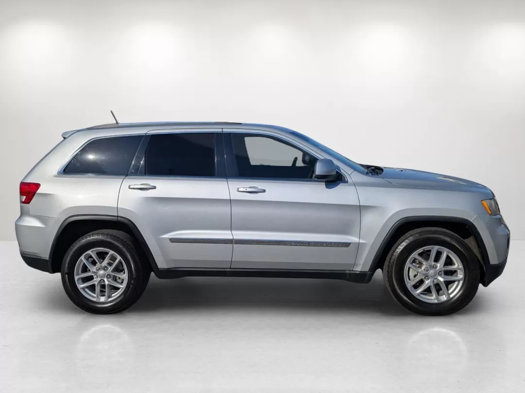 2011 /Dark Graystone/Medium Graystone Interior Jeep Grand Cherokee Laredo (1J4RS4GG3BC) with an Other engine, located at 5115 14th Ave., Columbus, GA, 31904, (706) 323-0345, 32.511494, -84.971046 - ### Explore the Open Road with the 2011 Jeep Grand Cherokee Laredo at Gils Auto!<br /> <br /> Are you ready for weekend adventures, family road trips, or simply an everyday reliable ride? Look no further! The **2011 Jeep Grand Cherokee Laredo** is the ultimate SUV that blends luxury, performance, an - Photo#3