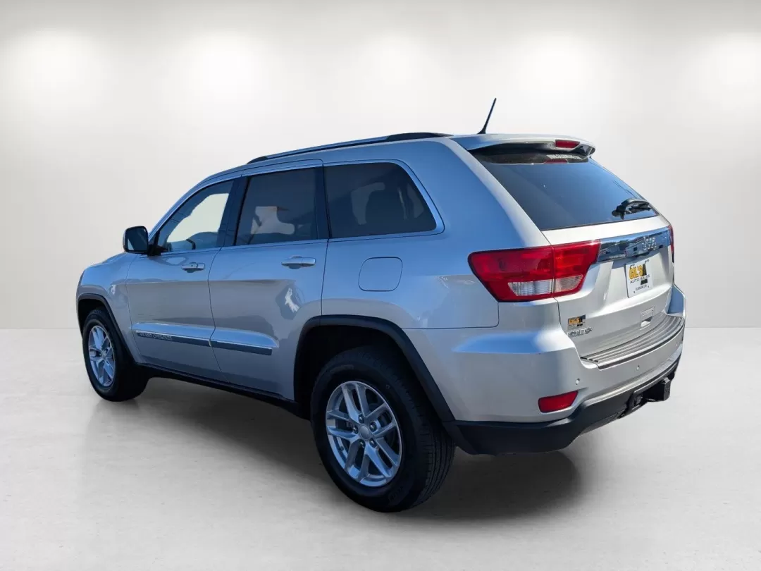 2011 /Dark Graystone/Medium Graystone Interior Jeep Grand Cherokee Laredo (1J4RS4GG3BC) with an Other engine, located at 5115 14th Ave., Columbus, GA, 31904, (706) 323-0345, 32.511494, -84.971046 - ### Explore the Open Road with the 2011 Jeep Grand Cherokee Laredo at Gils Auto!<br /> <br /> Are you ready for weekend adventures, family road trips, or simply an everyday reliable ride? Look no further! The **2011 Jeep Grand Cherokee Laredo** is the ultimate SUV that blends luxury, performance, an - Photo#6