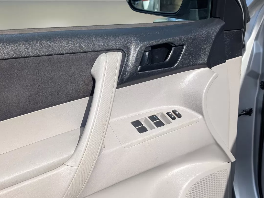 2012 Toyota Highlander (5TDZA3EH2CS) with an Other engine, located at 5115 14th Ave., Columbus, GA, 31904, (706) 323-0345, 32.511494, -84.971046 - **Discover Endless Adventures with the 2012 Toyota Highlander at Gils Auto!**<br /> <br /> Are you in the market for a dependable SUV that perfectly balances comfort, versatility, and style? Look no further than the 2012 Toyota Highlander, available now at Gils Auto in Phenix City, AL. This spacious - Photo#16