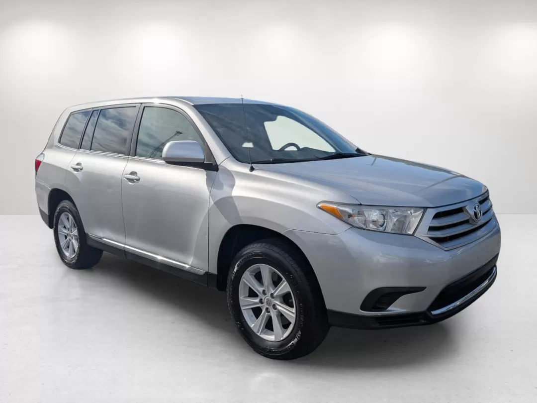 2012 Toyota Highlander (5TDZA3EH2CS) with an Other engine, located at 3959 U.S. 80 W, Phenix City, AL, 36870, (334) 297-4885, 32.469296, -85.135185 - **Discover Endless Adventures with the 2012 Toyota Highlander at Gils Auto!**<br /> <br /> Are you in the market for a dependable SUV that perfectly balances comfort, versatility, and style? Look no further than the 2012 Toyota Highlander, available now at Gils Auto in Phenix City, AL. This spacious - Photo#2