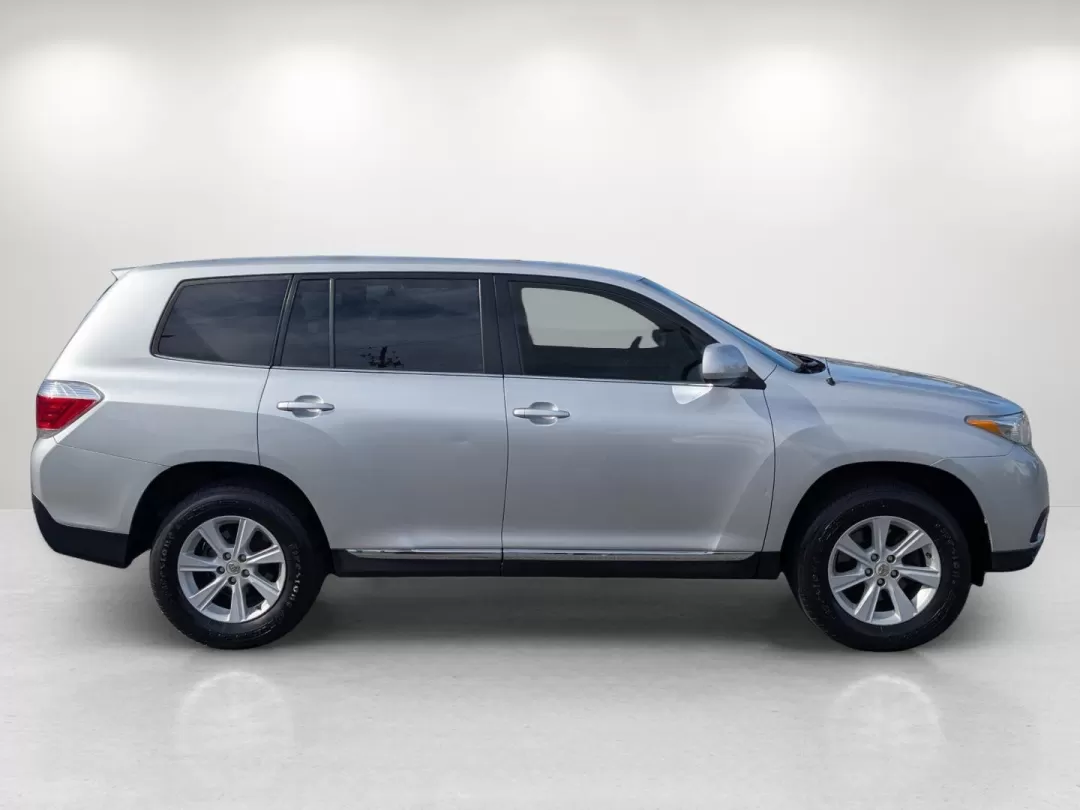 2012 Toyota Highlander (5TDZA3EH2CS) with an Other engine, located at 3959 U.S. 80 W, Phenix City, AL, 36870, (334) 297-4885, 32.469296, -85.135185 - **Discover Endless Adventures with the 2012 Toyota Highlander at Gils Auto!**<br /> <br /> Are you in the market for a dependable SUV that perfectly balances comfort, versatility, and style? Look no further than the 2012 Toyota Highlander, available now at Gils Auto in Phenix City, AL. This spacious - Photo#3