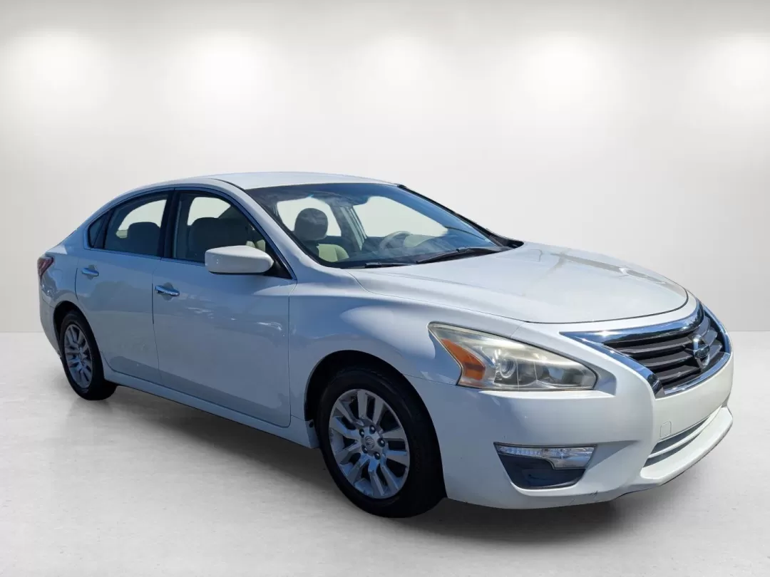 2013 /Beige Nissan Altima 2.5 S (1N4AL3APXDN) with an Other engine, located at 5115 14th Ave., Columbus, GA, 31904, (706) 323-0345, 32.511494, -84.971046 - 2013 Nissan Altima 2.5 S - Photo#2