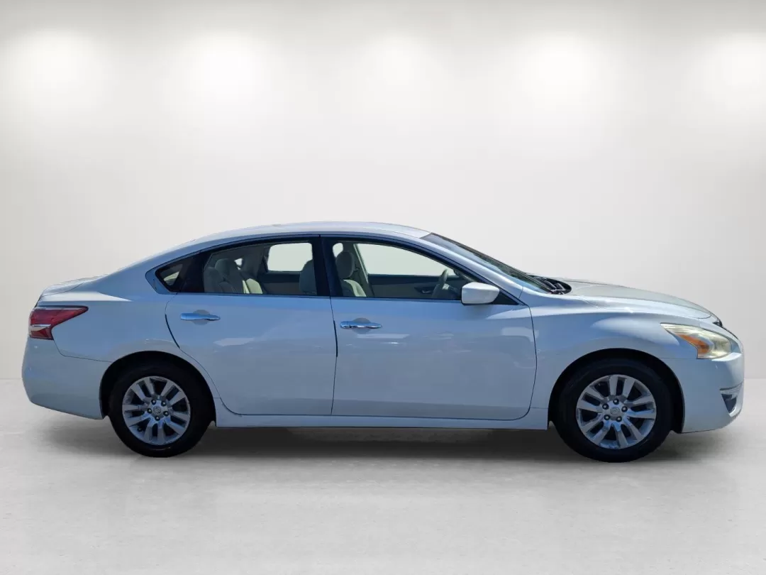2013 /Beige Nissan Altima 2.5 S (1N4AL3APXDN) with an Other engine, located at 5115 14th Ave., Columbus, GA, 31904, (706) 323-0345, 32.511494, -84.971046 - 2013 Nissan Altima 2.5 S - Photo#3