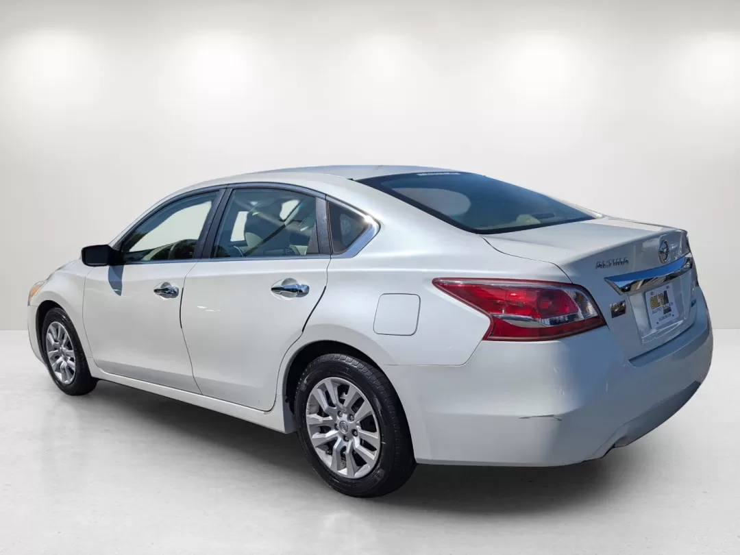2013 /Beige Nissan Altima 2.5 S (1N4AL3APXDN) with an Other engine, located at 5115 14th Ave., Columbus, GA, 31904, (706) 323-0345, 32.511494, -84.971046 - 2013 Nissan Altima 2.5 S - Photo#6