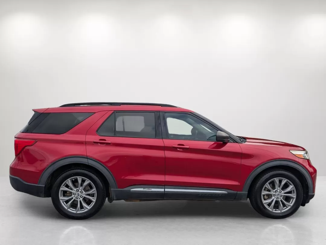 2020 Ford Explorer XLT (1FMSK7DH1LG) with an Other engine, located at 804 22nd Ave, Phenix City, AL, 36870, (334) 297-1860, 32.484749, -85.024475 - **Discover Adventure with the 2020 Ford Explorer XLT at Gils Auto in Phenix City, AL!**<br /> <br /> Are you ready to elevate your family adventures and weekend getaways? The 2020 Ford Explorer XLT, a standout SUV, is designed for those who crave versatility and comfort on the road. Whether you're n - Photo#3
