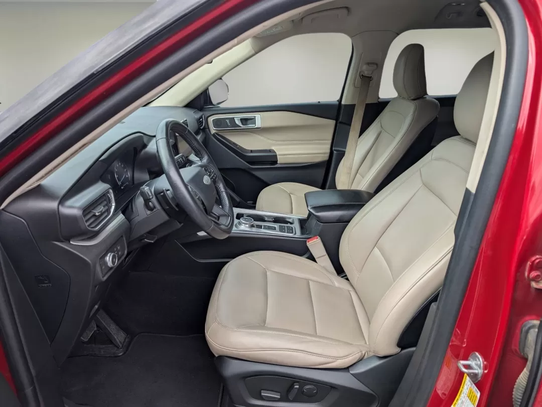 2020 Ford Explorer XLT (1FMSK7DH1LG) with an Other engine, located at 5115 14th Ave., Columbus, GA, 31904, (706) 323-0345, 32.511494, -84.971046 - **Discover Adventure with the 2020 Ford Explorer XLT at Gils Auto in Phenix City, AL!**<br /> <br /> Are you ready to elevate your family adventures and weekend getaways? The 2020 Ford Explorer XLT, a standout SUV, is designed for those who crave versatility and comfort on the road. Whether you're n - Photo#9