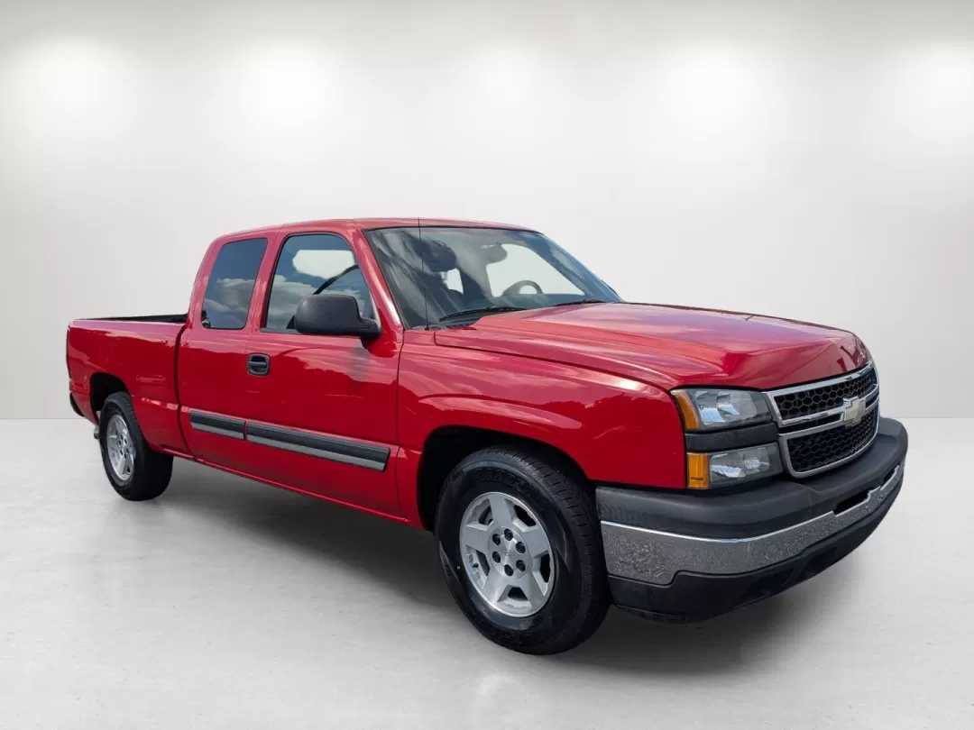 2006 /Dark Charcoal Chevrolet Silverado 1500 LS (1GCEC19Z06Z) with an Other engine, located at 3959 U.S. 80 W, Phenix City, AL, 36870, (334) 297-4885, 32.469296, -85.135185 - **Unleash Your Adventurous Spirit with the 2006 Chevrolet Silverado 1500!** <br /> <br /> Life is an adventure waiting to unfold, and the 2006 Chevrolet Silverado 1500 makes every journey a memorable one. Whether you're a growing family looking for reliable transportation, a weekend warrior ready fo - Photo#3