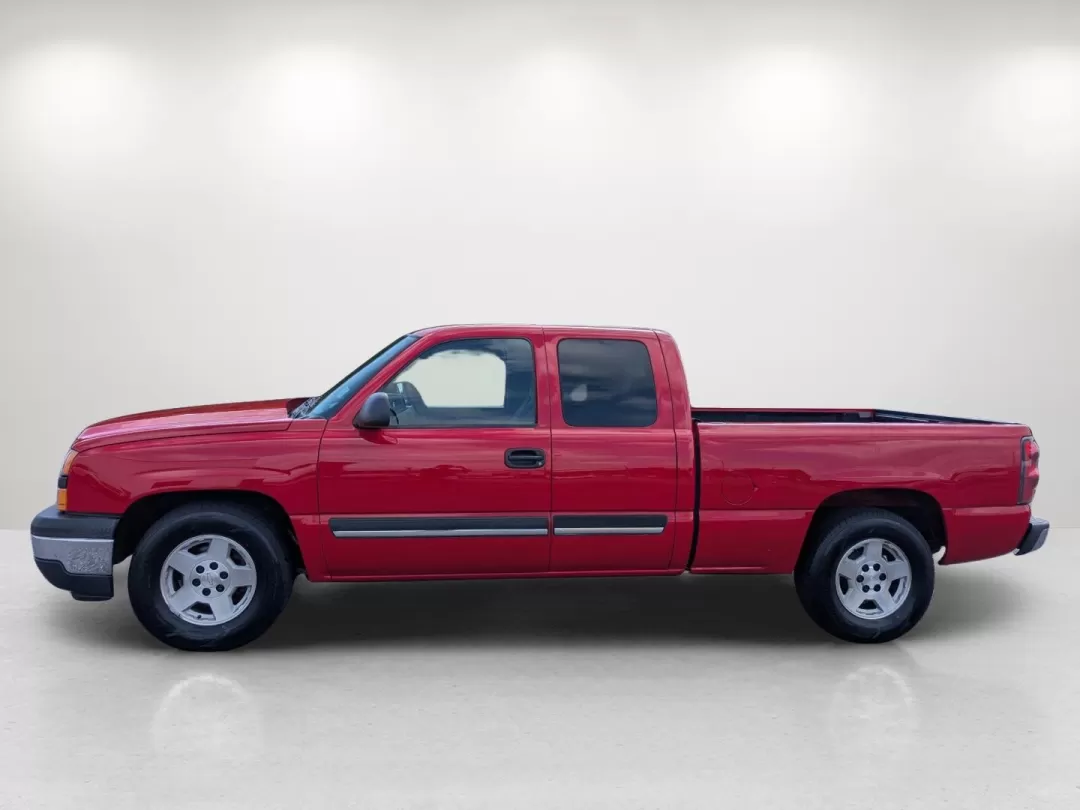 2006 /Dark Charcoal Chevrolet Silverado 1500 LS (1GCEC19Z06Z) with an Other engine, located at 3959 U.S. 80 W, Phenix City, AL, 36870, (334) 297-4885, 32.469296, -85.135185 - **Unleash Your Adventurous Spirit with the 2006 Chevrolet Silverado 1500!** <br /> <br /> Life is an adventure waiting to unfold, and the 2006 Chevrolet Silverado 1500 makes every journey a memorable one. Whether you're a growing family looking for reliable transportation, a weekend warrior ready fo - Photo#8